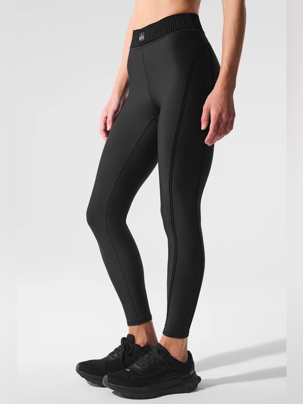 ALO Yoga Airlift High-Waist 7/8 Line Up Legging in Black - XS